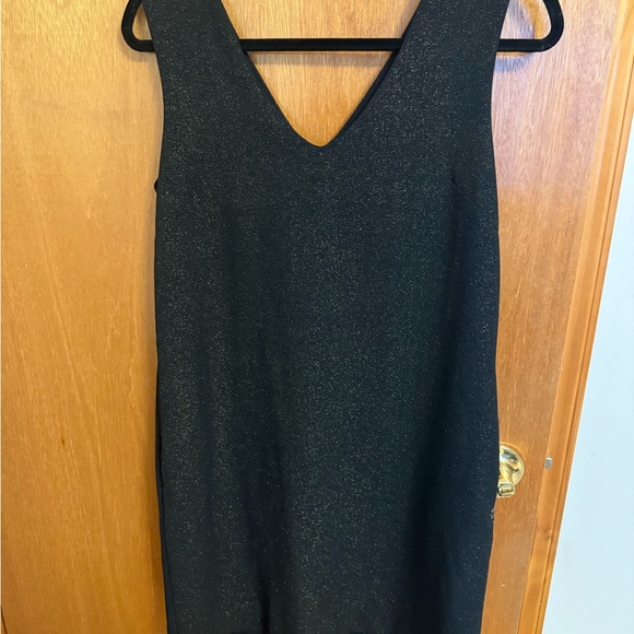 Chic Black Gold Glitter V Neck Dress - Picture 2 of 3